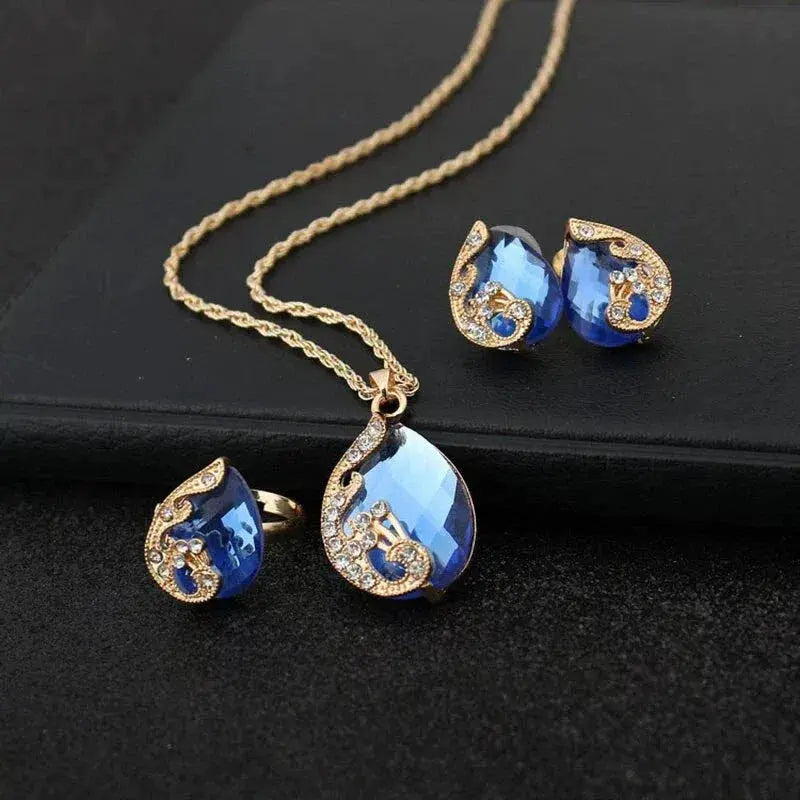 Ensemble collier et boucles d’oreilles en cristal bleu en or