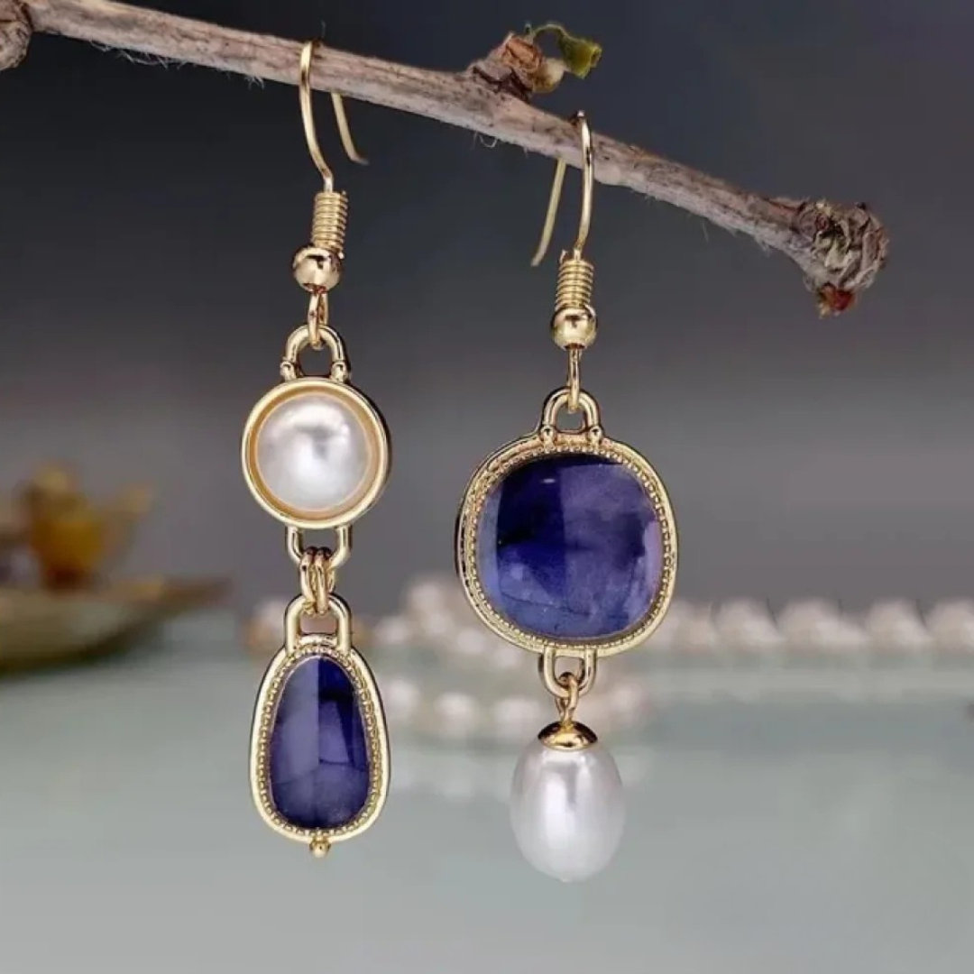 Boucles d’oreilles élégantes avec pierre bleue et perles