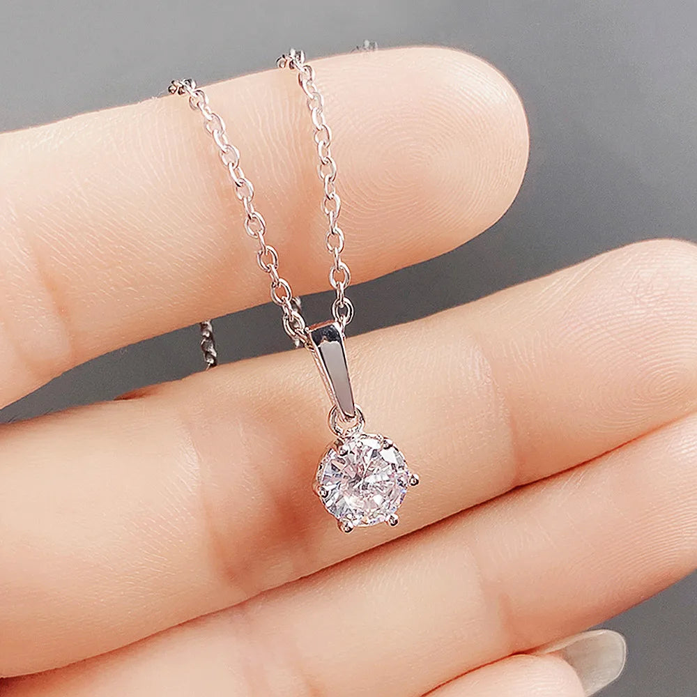 Collier classique avec pendentif en zircon