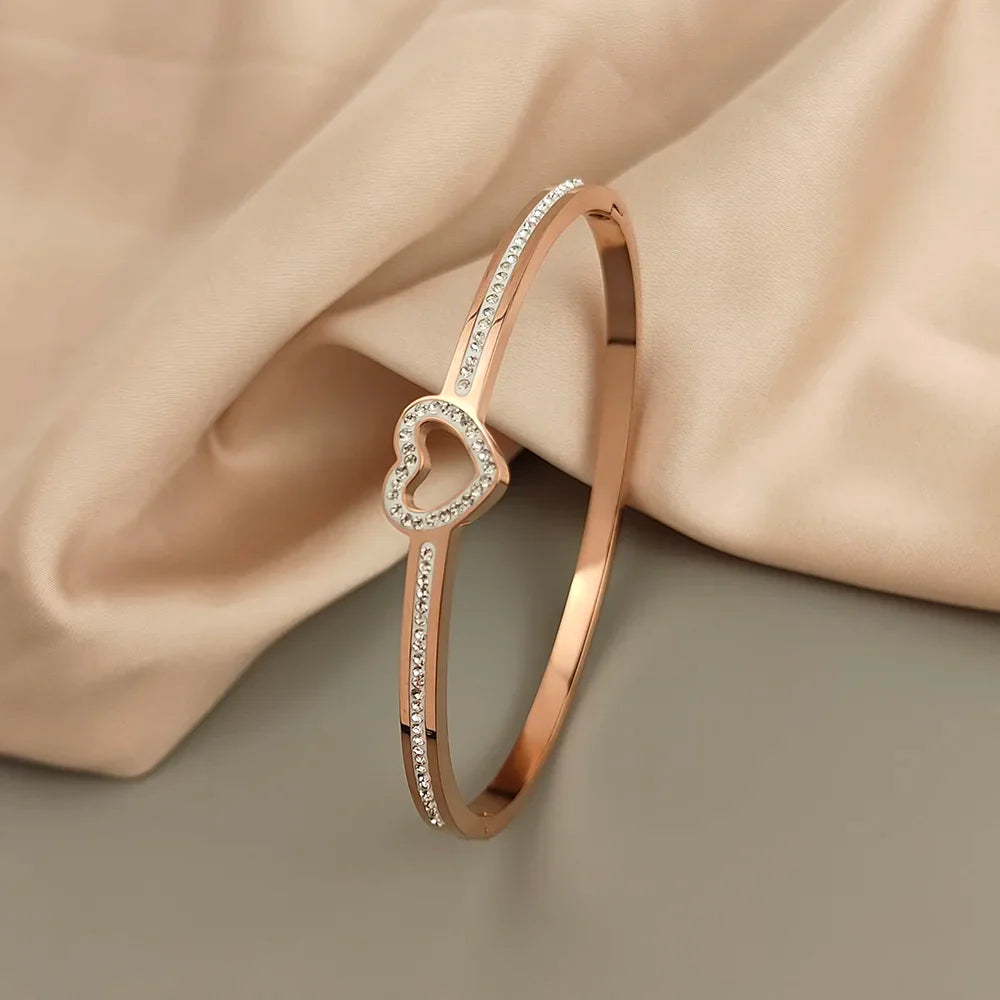 Bracelets joncs chic avec breloques en forme de cœur