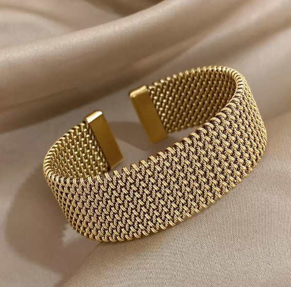 Bracelet élégant en maille tressée avec design ouvert