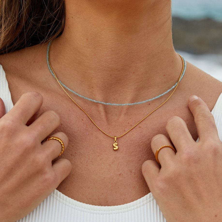 Collier chic avec lettre style bulle