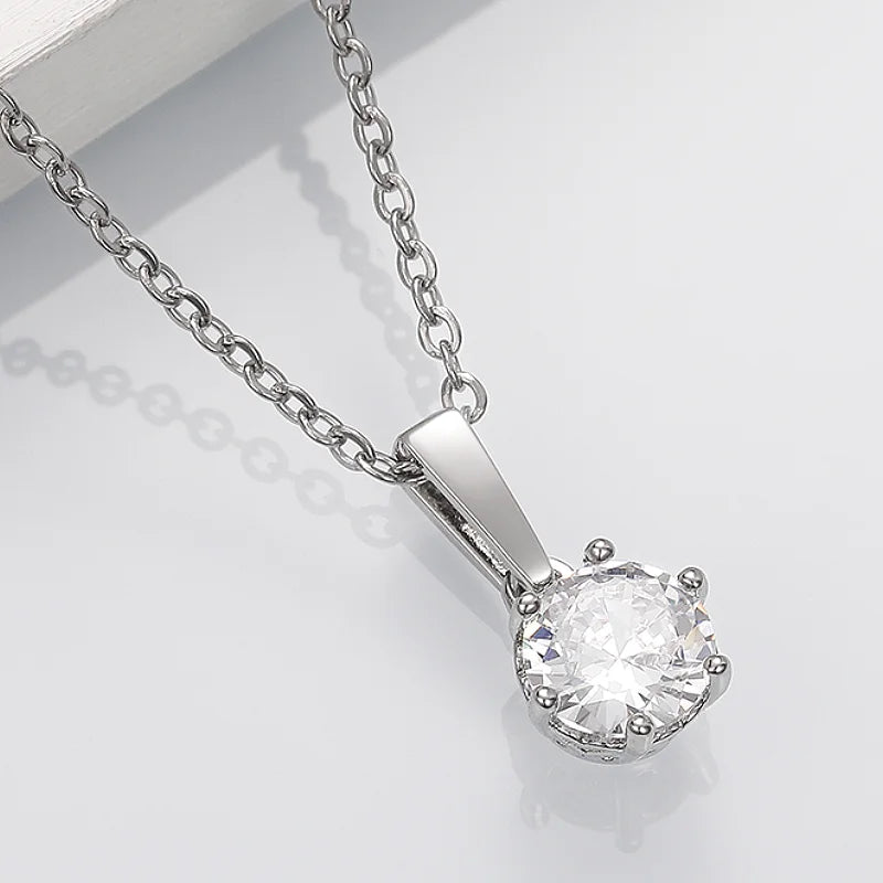 Collier classique avec pendentif en zircon