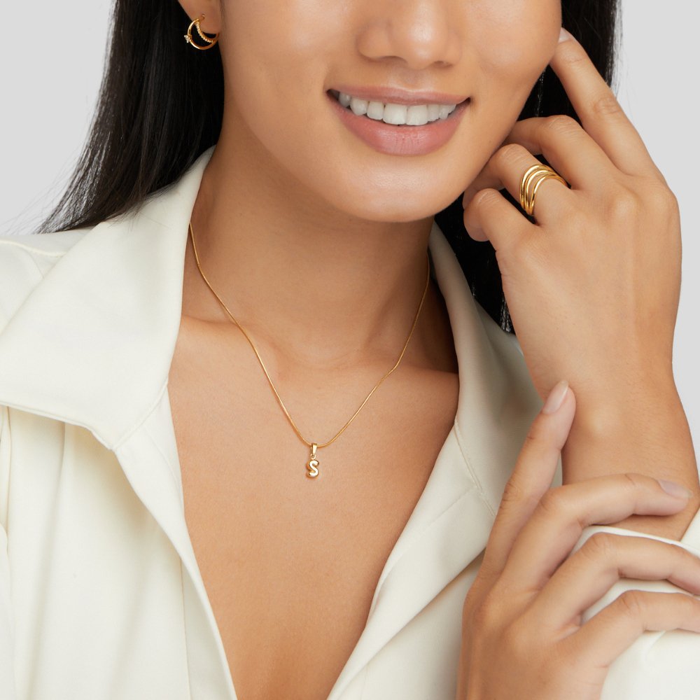 Collier chic avec lettre style bulle