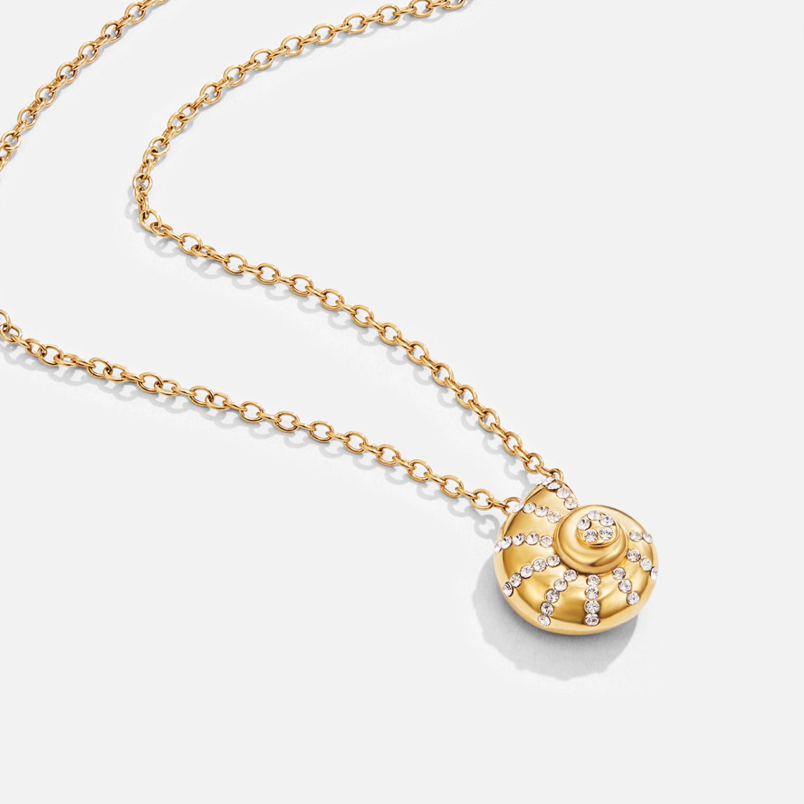 Collier avec pendentif coquillage en cristal